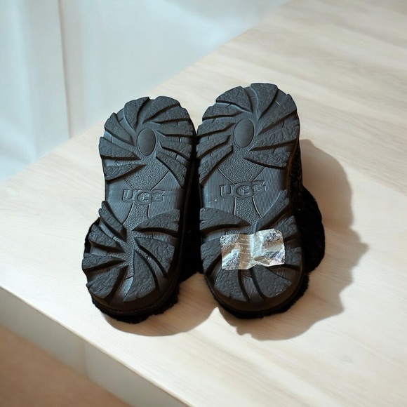 Ugg Black Fuzzy Cheetah Print Women’s Slippers Size 8 - Picture 6 of 7